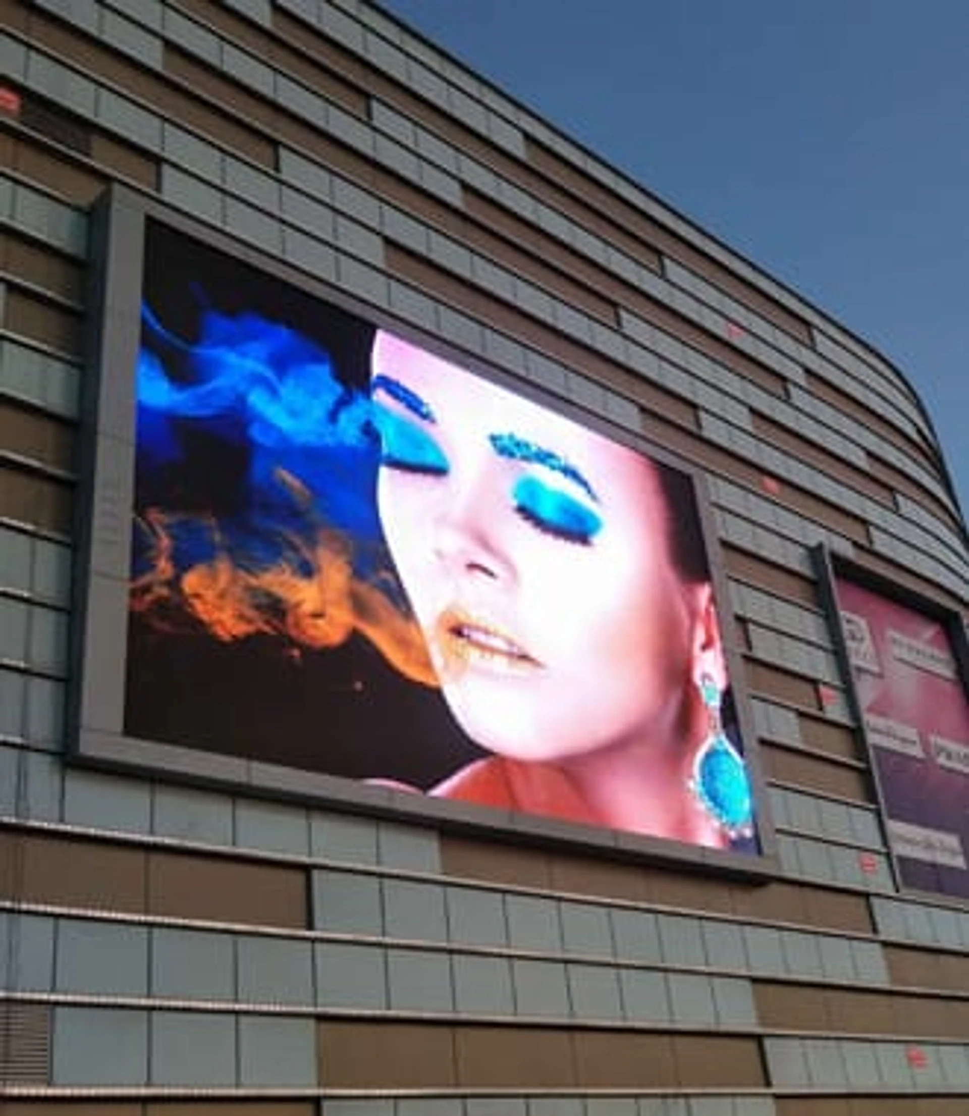 9 Application of Energy Saving LED Screen GE Series-Outdoor advertising media.jpg